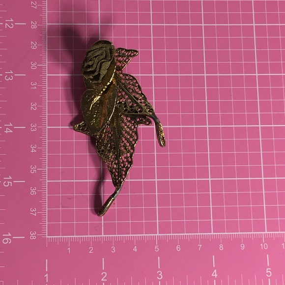 Vintage Gold Tone Mesh Petal Flower Brooch/Pin - Picture 8 of 8